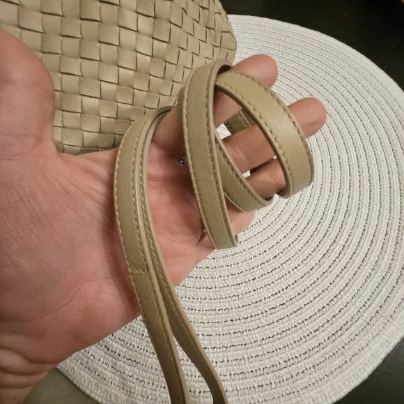 Bottega Veneta Intrecciato Leather Satchel / Crossbody โ Beige (Mirror Included) - Picture 9 of 14